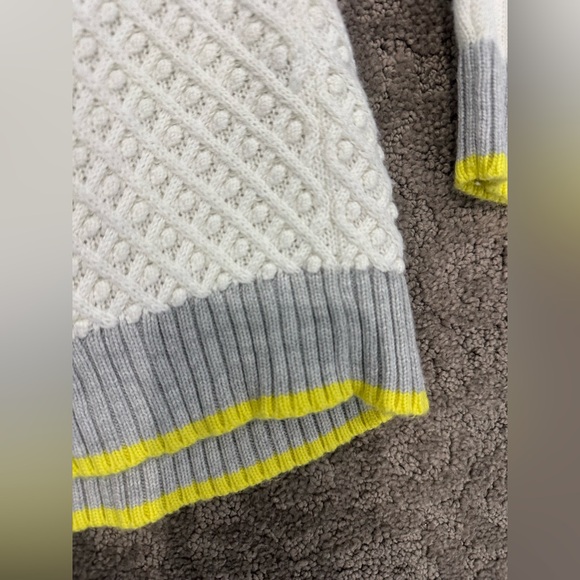 Charter club large sweater with hood, cute yellow, gray, and cream fun patterns - Picture 3 of 7